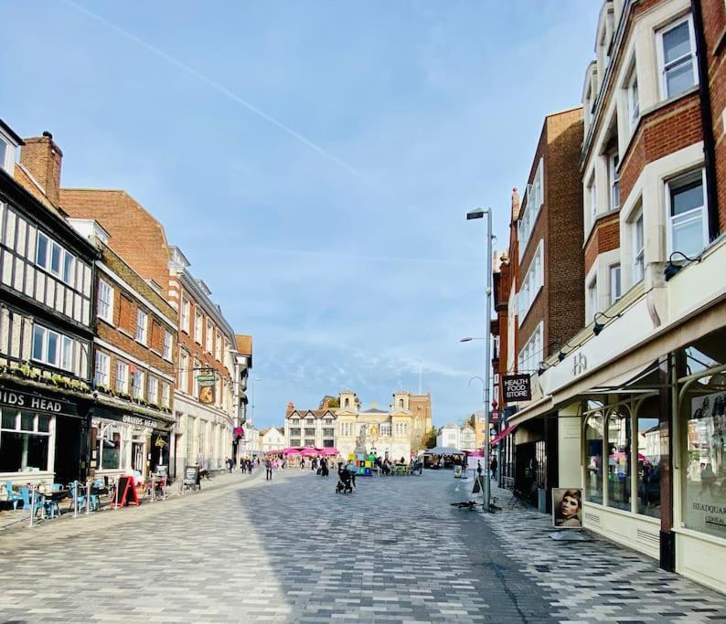 New Studio Flat Overlooking City Centre Kingston upon Thames  Exteriör bild